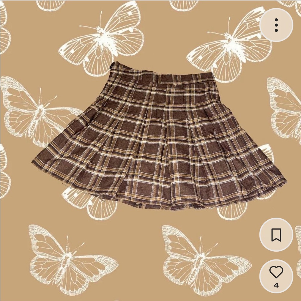 Plaid mini skirt! 🐻🐐👜👝🐌
